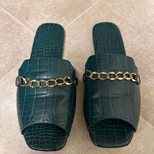 Elegant Chain Accent Slide Sandals in Forest Green